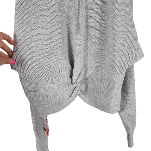 EXPRESS Coldshoulder Embroidered Knit Swester Size XS Relaxed Fit. - Picture 6 of 8